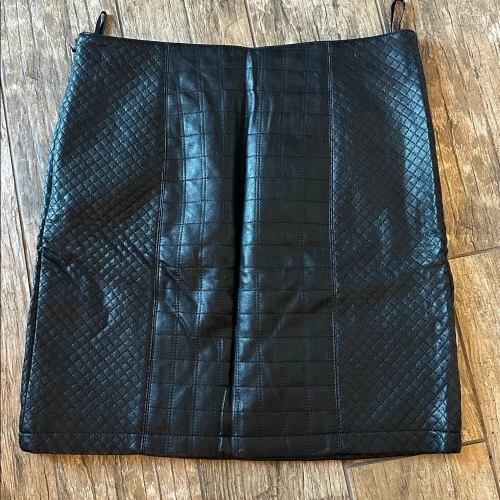 Ann Taylor Faux Leather Quilted Skirt vegan black size 8p NWT